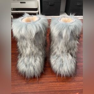 Bearpaw Women’s Sasha boots